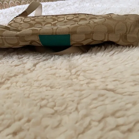 Coach - Picture 6 of 10